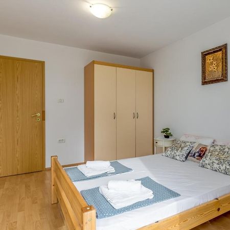 Apartment Between The Vineyard Ankaran Bagian luar foto