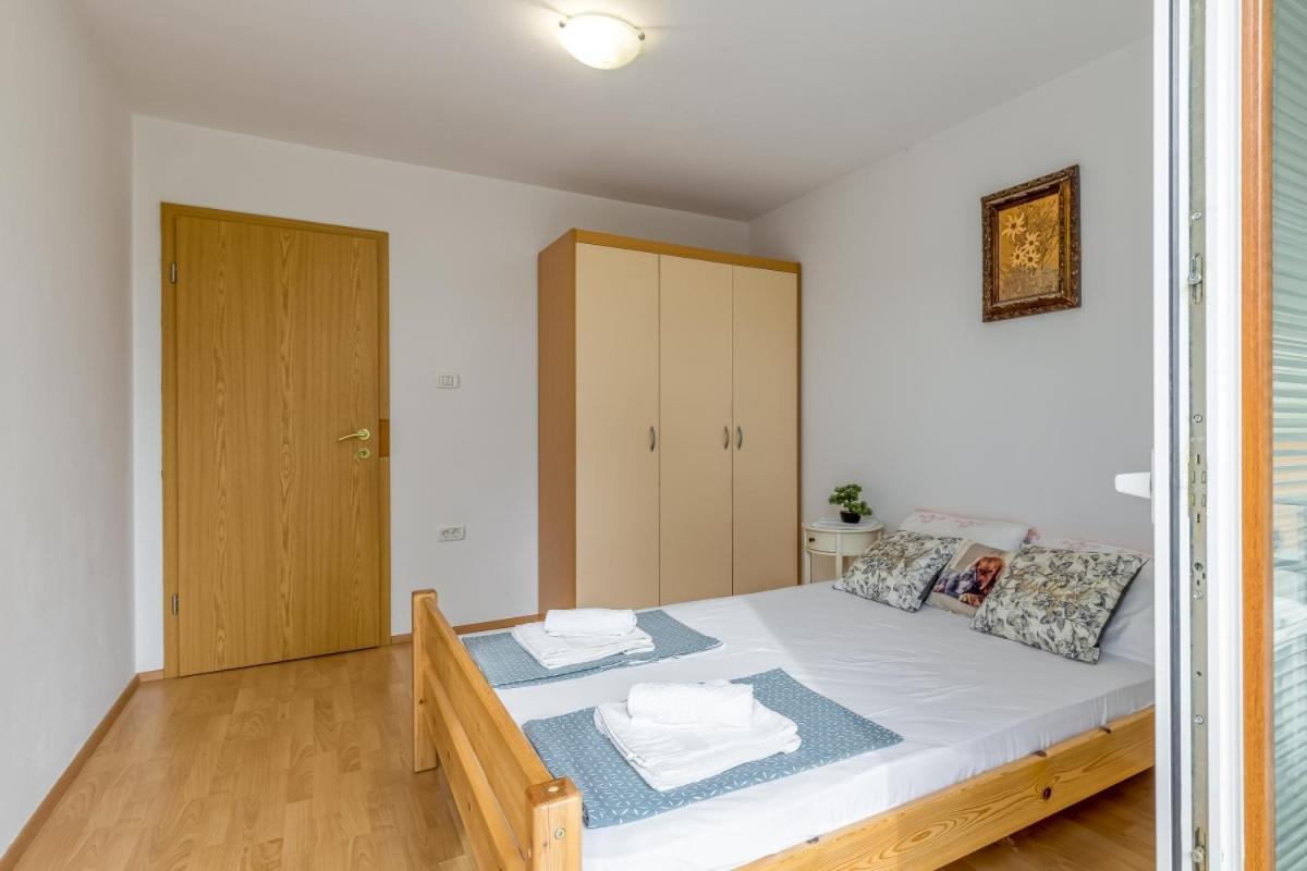 Apartment Between The Vineyard Ankaran Bagian luar foto