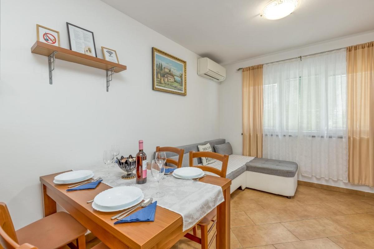 Apartment Between The Vineyard Ankaran Bagian luar foto